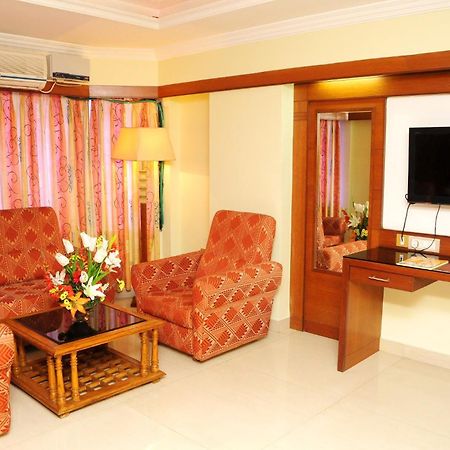 Hotel Plr Grand Tirupati Extérieur photo