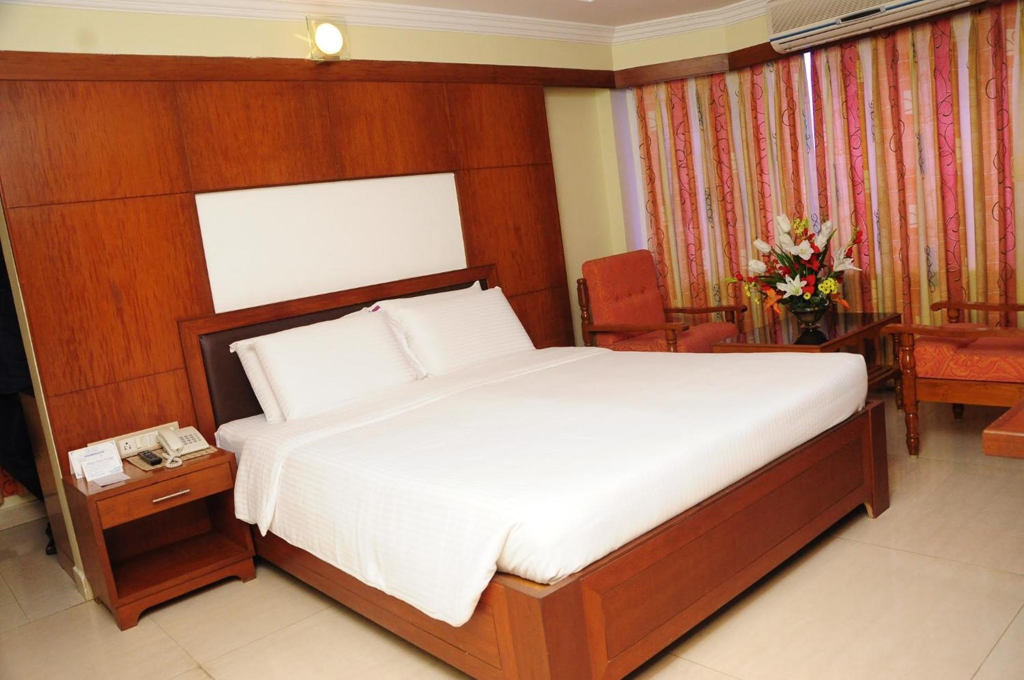 Hotel Plr Grand Tirupati Extérieur photo