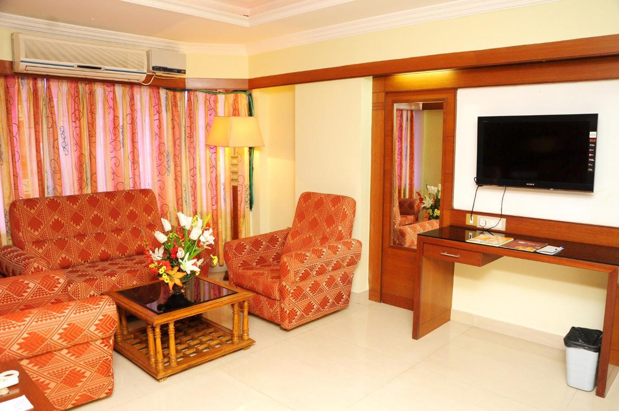 Hotel Plr Grand Tirupati Extérieur photo