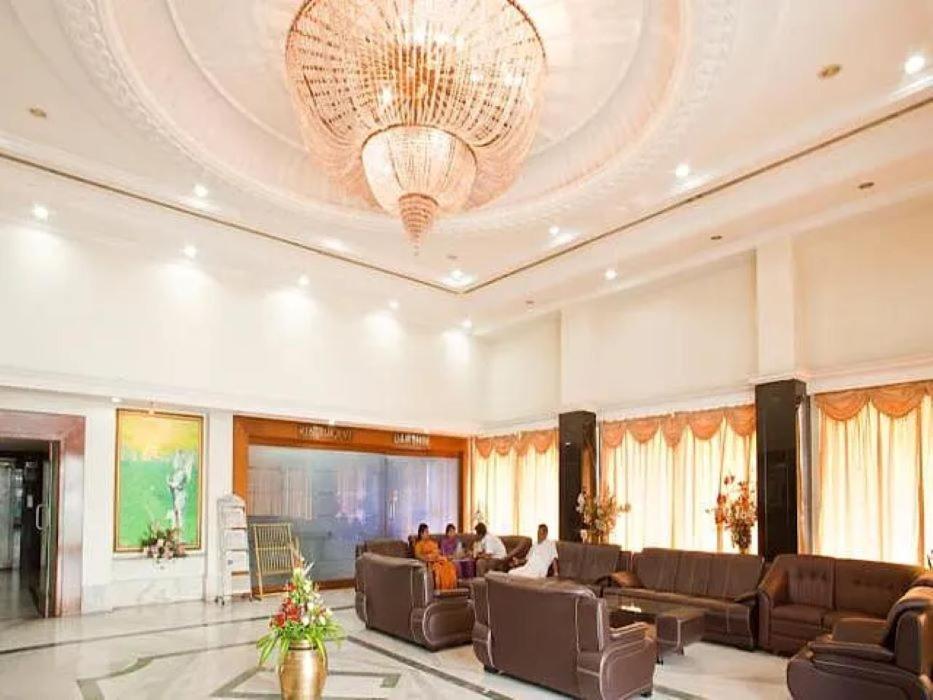 Hotel Plr Grand Tirupati Extérieur photo