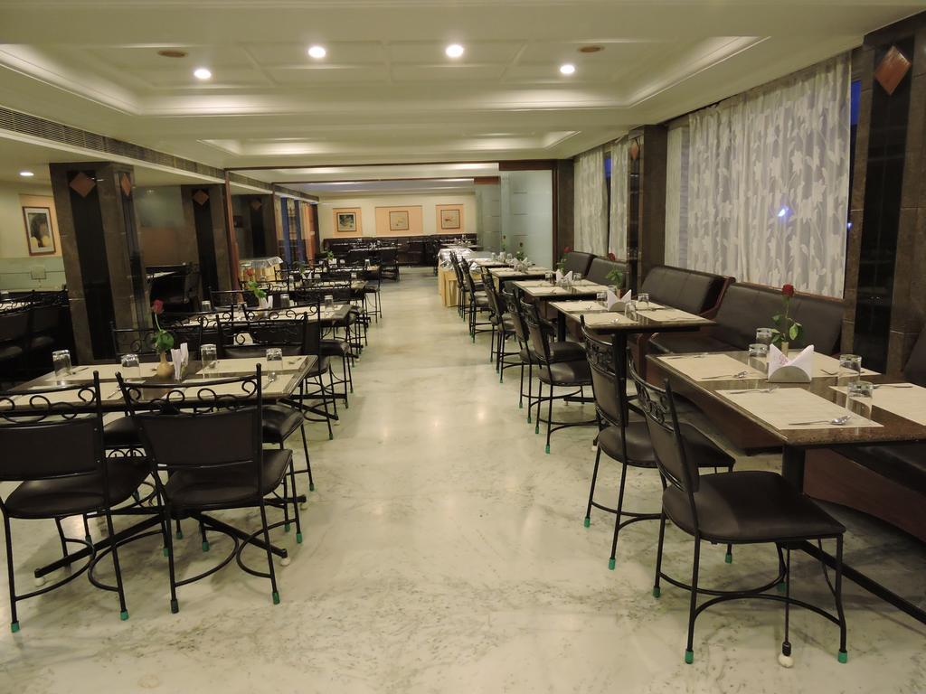 Hotel Plr Grand Tirupati Extérieur photo