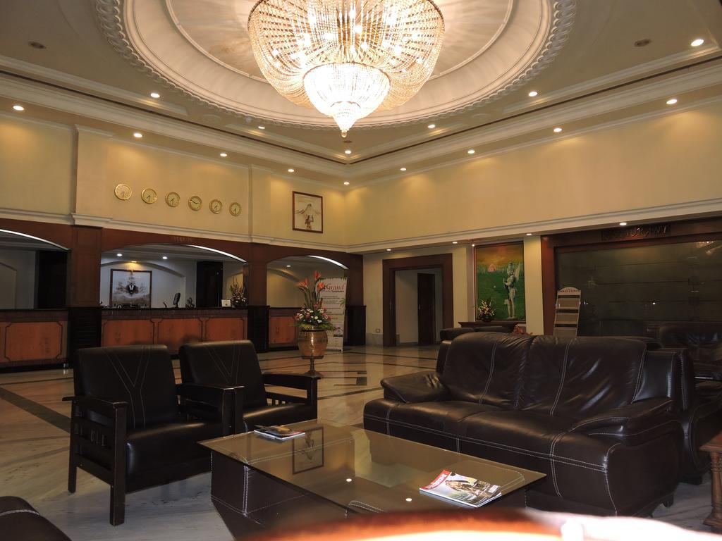 Hotel Plr Grand Tirupati Extérieur photo