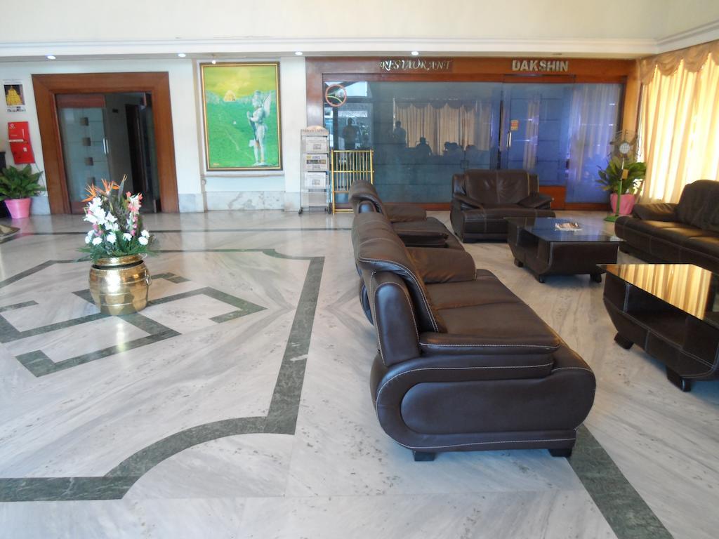 Hotel Plr Grand Tirupati Extérieur photo