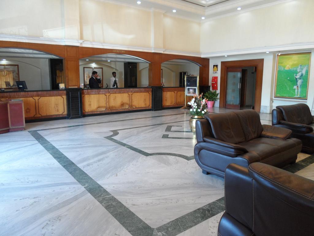 Hotel Plr Grand Tirupati Extérieur photo