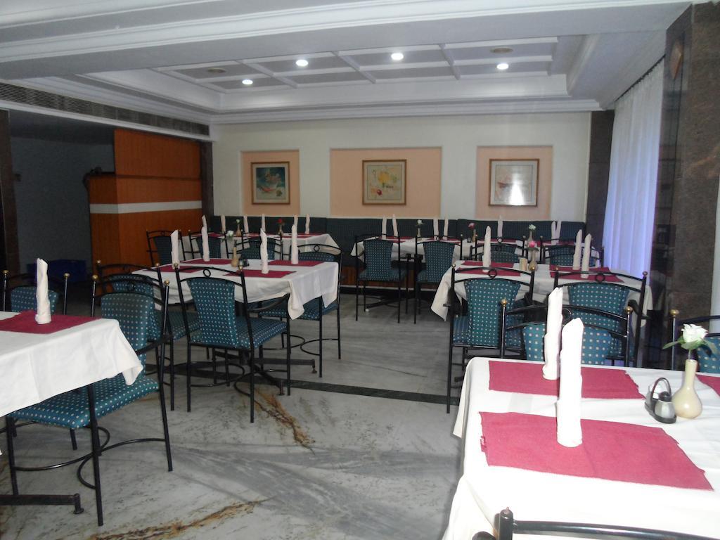 Hotel Plr Grand Tirupati Extérieur photo