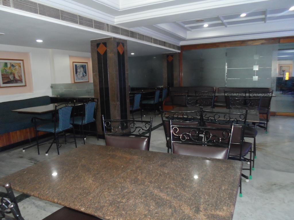 Hotel Plr Grand Tirupati Extérieur photo