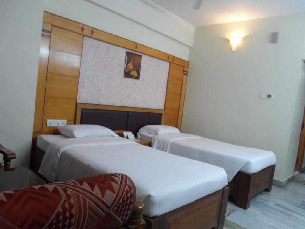 Hotel Plr Grand Tirupati Extérieur photo