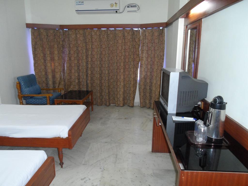 Hotel Plr Grand Tirupati Extérieur photo