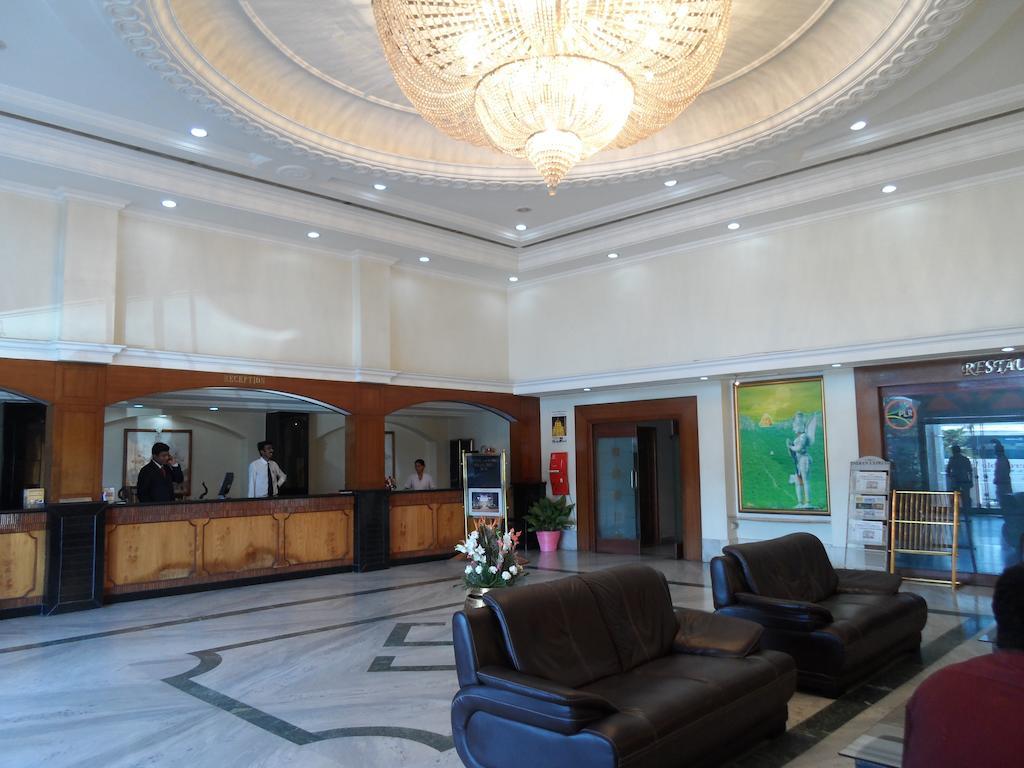 Hotel Plr Grand Tirupati Extérieur photo