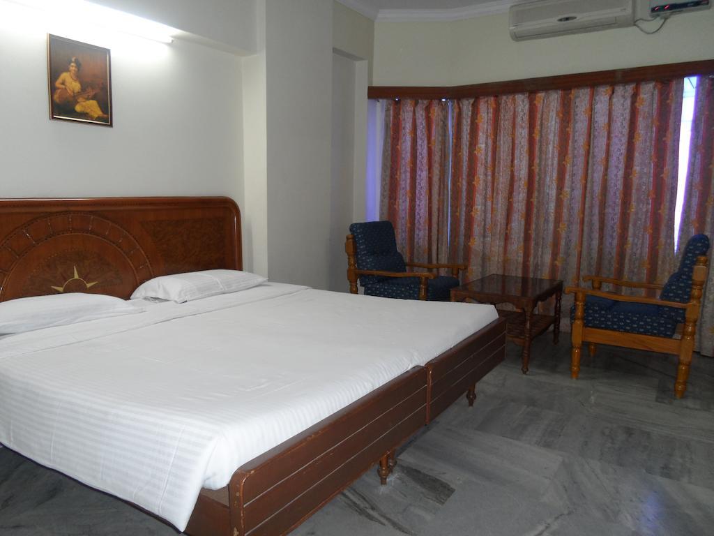 Hotel Plr Grand Tirupati Extérieur photo