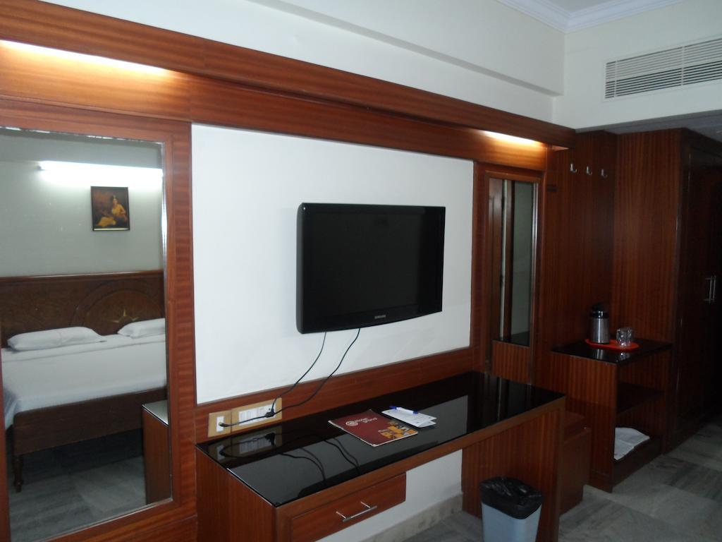 Hotel Plr Grand Tirupati Extérieur photo