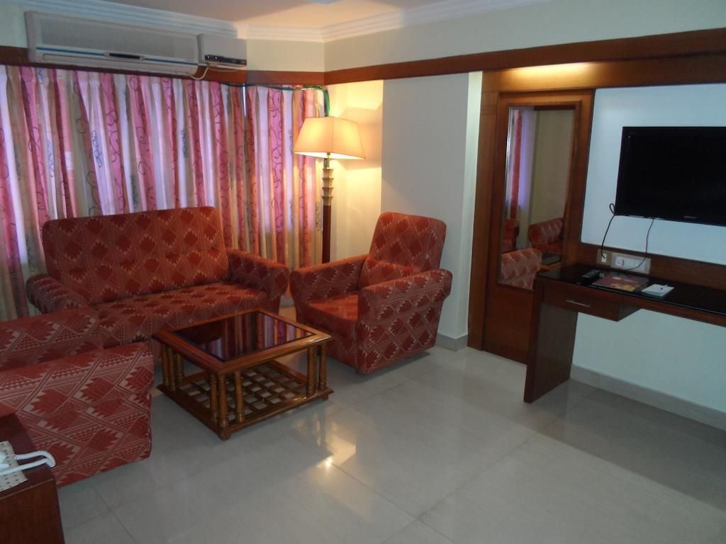 Hotel Plr Grand Tirupati Extérieur photo