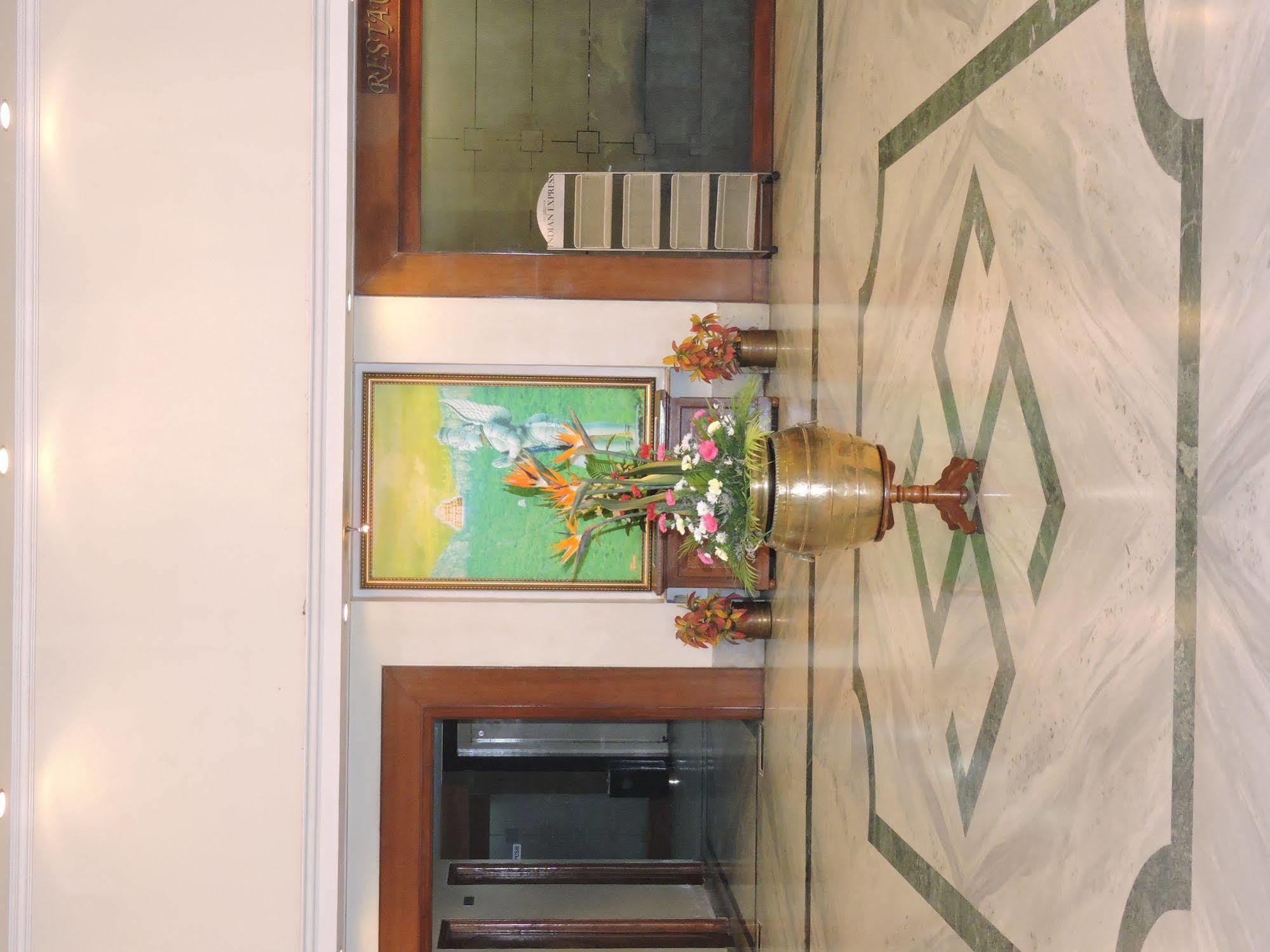 Hotel Plr Grand Tirupati Extérieur photo