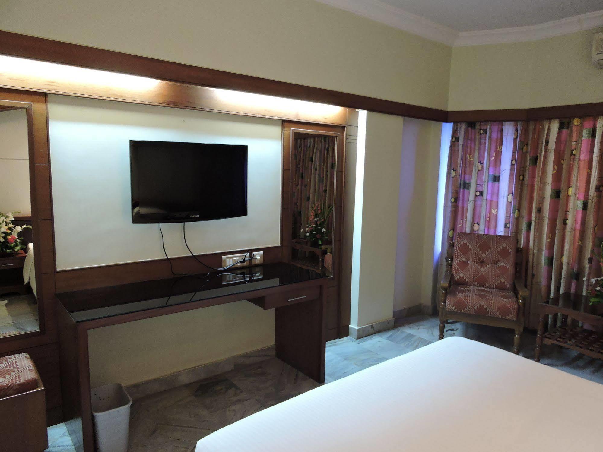 Hotel Plr Grand Tirupati Extérieur photo